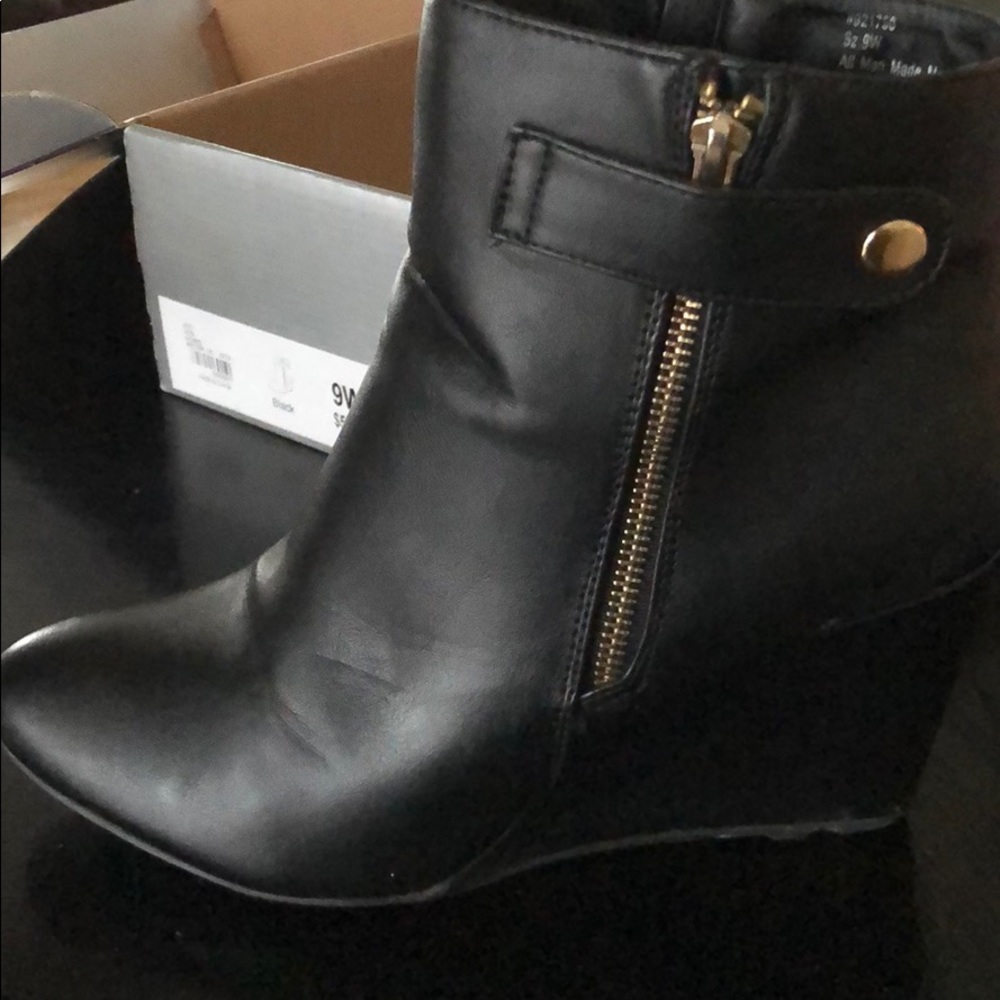 Wedge hill boot